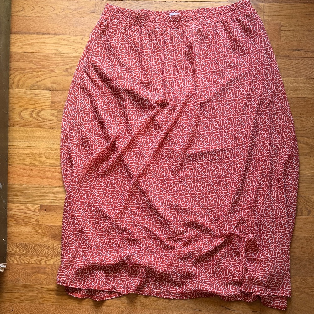 Dressbarn Red Patterned Pull-On Skirt